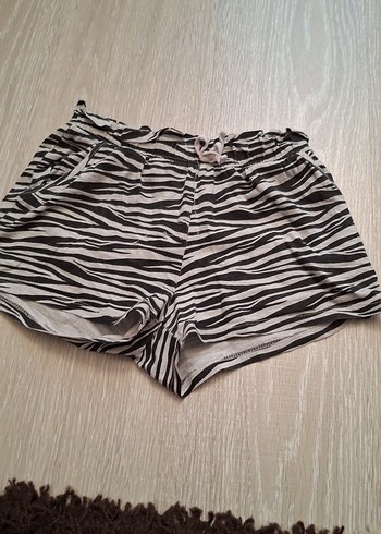 H&M Gri Zebra Desenli Mini Şort