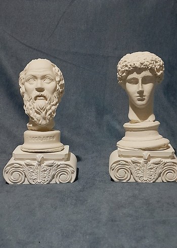 Beden Büst , Sacrotes ve Hermes büstü, kabartma kaidelidir.