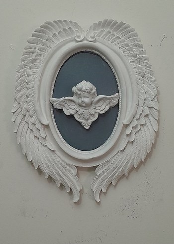  Beden gri Renk Çerçeve, Kanat detaylı, Melek figürlüdür.