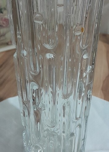 Cam vazo, ağır bir üründür, yükseklik 19, ağız genisligi 8, gövd