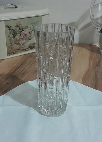 Paşabahçe Cam vazo, ağır bir üründür, yükseklik 19, ağız genisligi 8, gövd