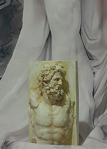 Beden Biblo Laacoon figürlü. Ölçüsü 13 *7 cm'dir Marka temsilidir