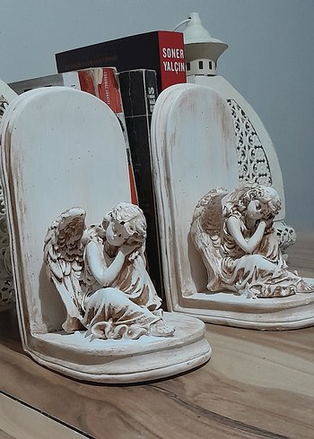 Beyaz Melek Figürlü Kitap Desteği