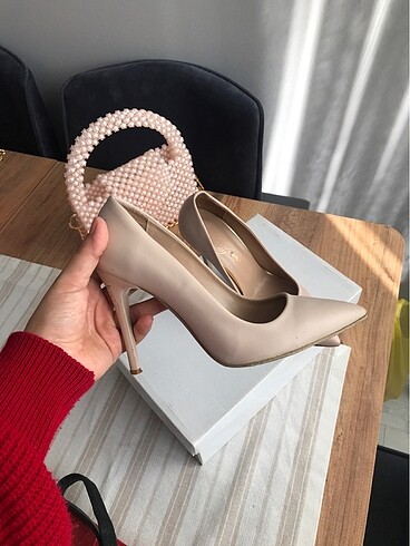 37 Beden Stiletto - ince topuklu kapalı kadın ayakkabısı