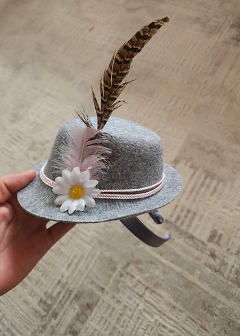 Gri Yün Kadın Şapka Tüy ve Çiçek Detaylı - Görsel 2