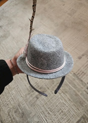 Gri Yün Kadın Şapka Tüy ve Çiçek Detaylı - Görsel 3