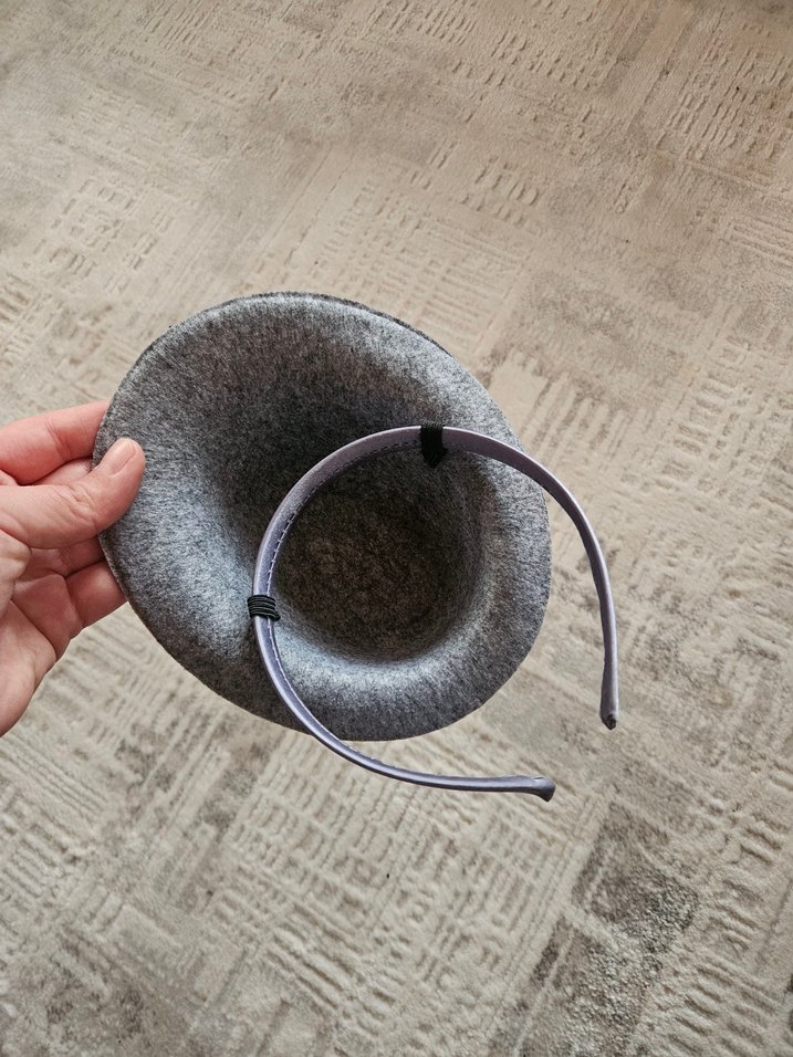 Gri Yün Kadın Şapka Tüy ve Çiçek Detaylı - Görsel 4