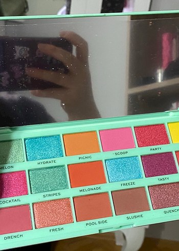 I heart revolution tasty watermelon far paleti - Görsel 4