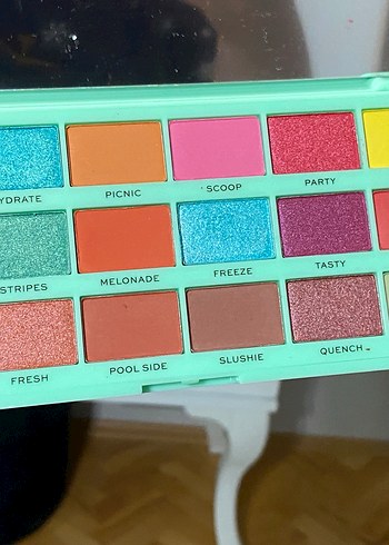 I heart revolution tasty watermelon far paleti - Görsel 3