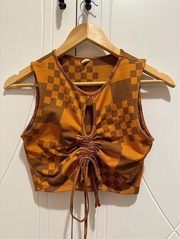 Dekolteli crop