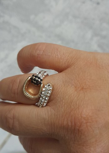 Parlak Altın Tokalı Yılan Desenli Kadın Yüzük - Görsel 2