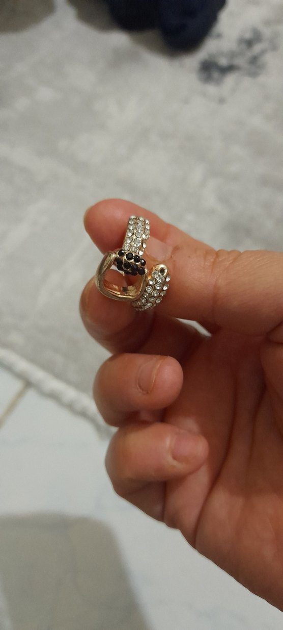 Parlak Altın Tokalı Yılan Desenli Kadın Yüzük - Görsel 3