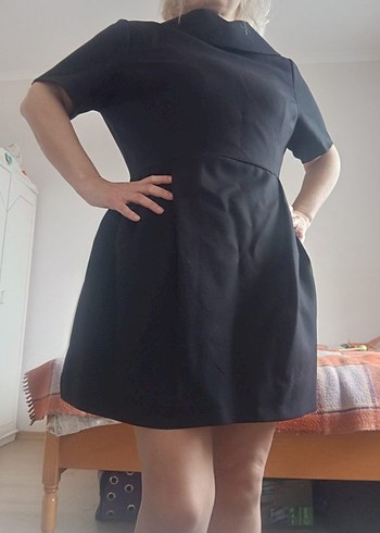 Siyah Yüksek Yakalı Midi Ofis Elbisesi - Görsel 2