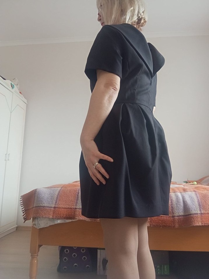 Siyah Yüksek Yakalı Midi Ofis Elbisesi - Görsel 4