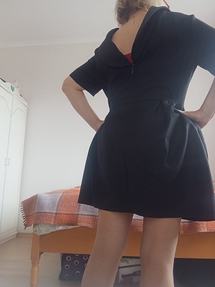 Siyah Yüksek Yakalı Midi Ofis Elbisesi - Görsel 3