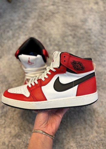 Kırmızı Laced Basketbol Ayakkabısı - Görsel 2