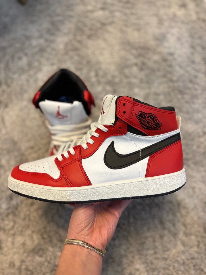 Kırmızı Laced Basketbol Ayakkabısı - Görsel 2