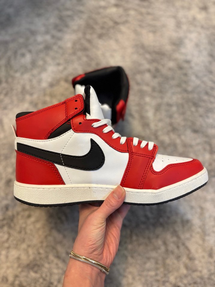 Kırmızı Laced Basketbol Ayakkabısı - Görsel 3