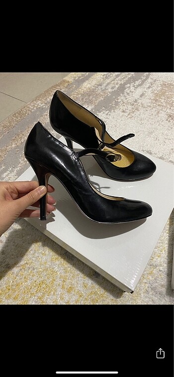 Nine west bilekten bağcıklı