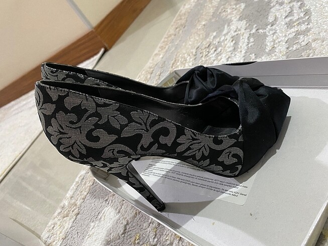 37,5 Beden Nine West saten fiyonklu