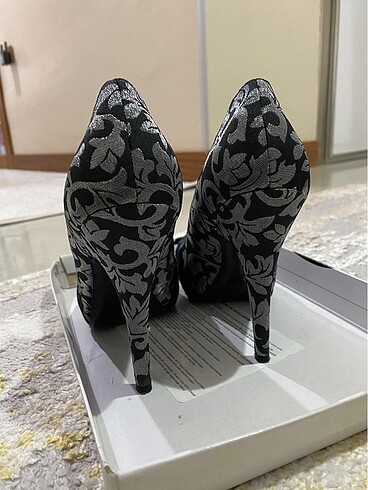 37,5 Beden çeşitli Renk Nine West saten fiyonklu