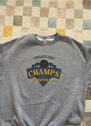 Gri basklı sweatshirt