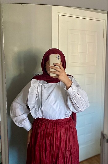 40 Beden beyaz gömlek&bordo etek