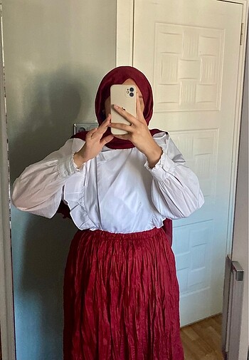 40 Beden bordo Renk beyaz gömlek&bordo etek