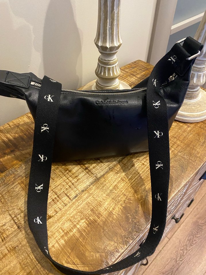 Parlak Siyah Kadın Çapraz Çanta - Görsel 2