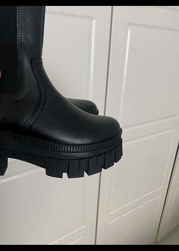 Stradivarius Stradivarıus Kadın Siyah Deri Platform Topuklu Bot
