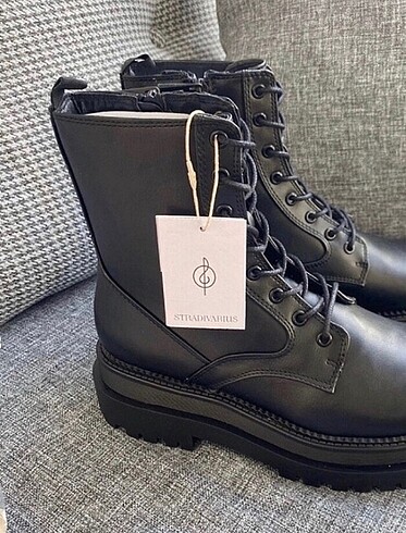 35 Beden siyah Renk Stradivarius urban bağcıklı bot