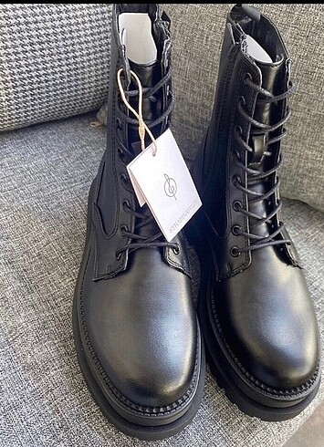 Stradivarius Stradivarius urban bağcıklı bot