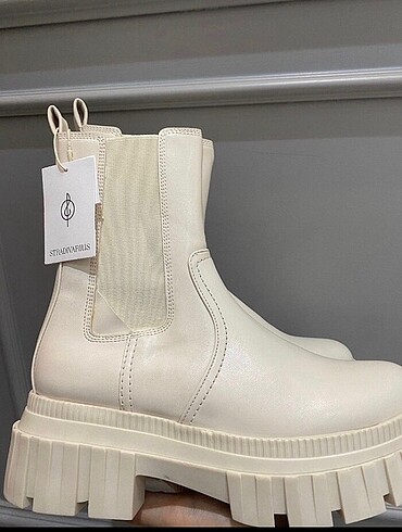 Stradivarius Stradivarıus Chelsea bot