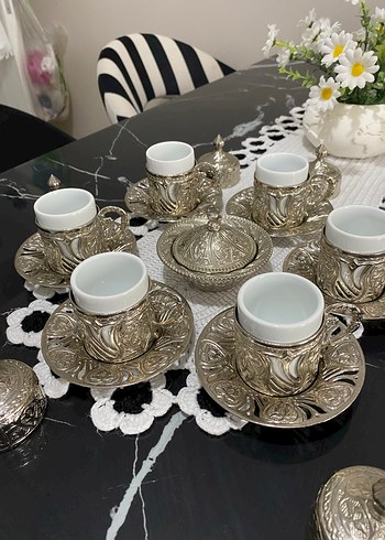 Parlak Beyaz İşlemeli Kahve Fincan Takımı - Görsel 2