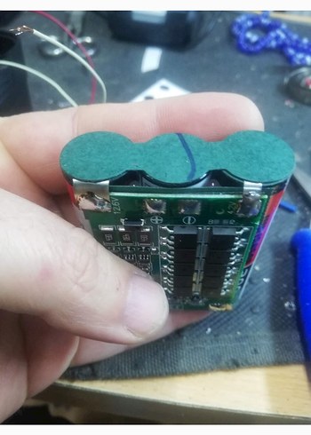 Beden Renk Sarı ve koyu renkli elektrikli el aletleri