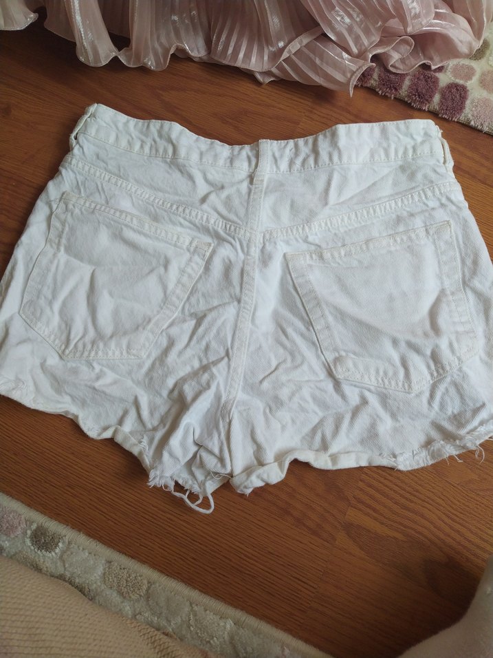 Beyaz Düğmeli Keten Mini Şort - Görsel 4