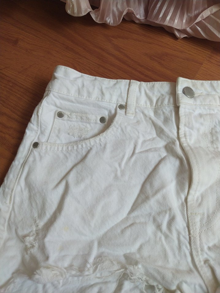 Beyaz Düğmeli Keten Mini Şort - Görsel 2