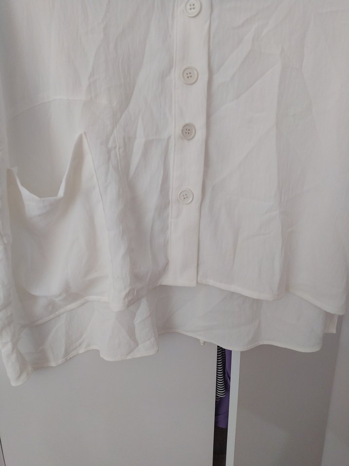 Düğmeli Beyaz Keten Kısa Kollu Gömlek - Görsel 3