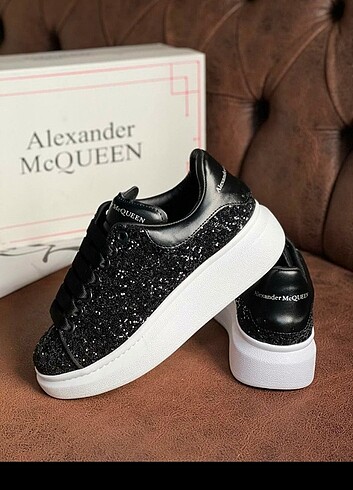 Alexander Mcouen
