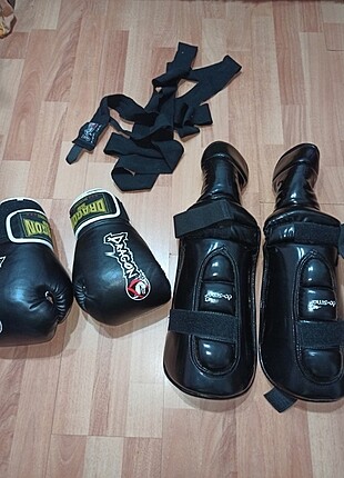 Box eldiveni ve dizlikler 