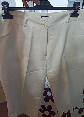 Yasemin Akat 52 beden beyaz kumaş pantolon tüm bel çevresi ölçüsü 108cm, pant