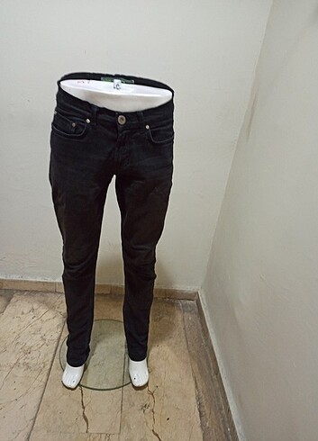 30 Beden siyah Renk Limon Company marka siyah jeans tüm bel çevresi ölçüsü 80 cm tüm