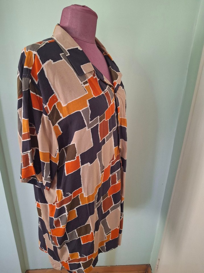 Retro Desenli Düğmeli Midi Tunik - Görsel 3