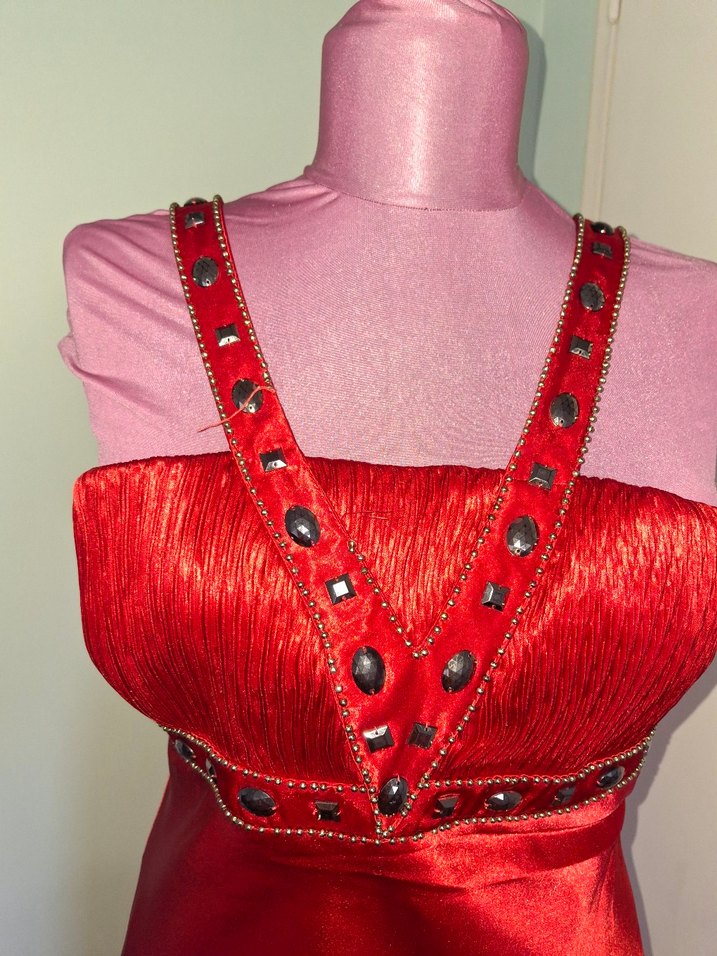 Uzun Parlak Kırmızı Straplez Abiye Elbise - Görsel 5