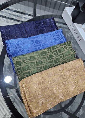 Beden çeşitli Renk Dior Desen Jakarlı Şal