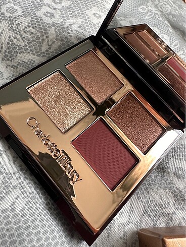 Beden Charlotte Tilbury Luxury Palette