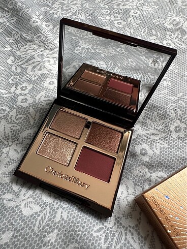 Diğer Charlotte Tilbury Luxury Palette