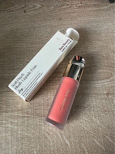 Beden RARE BEAUTY Soft Pinch Likit Allık JOY - 7.5 ml