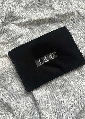 Dior makyaj çantası