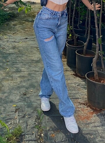 Trenyollmilla yırtık detaylı jean